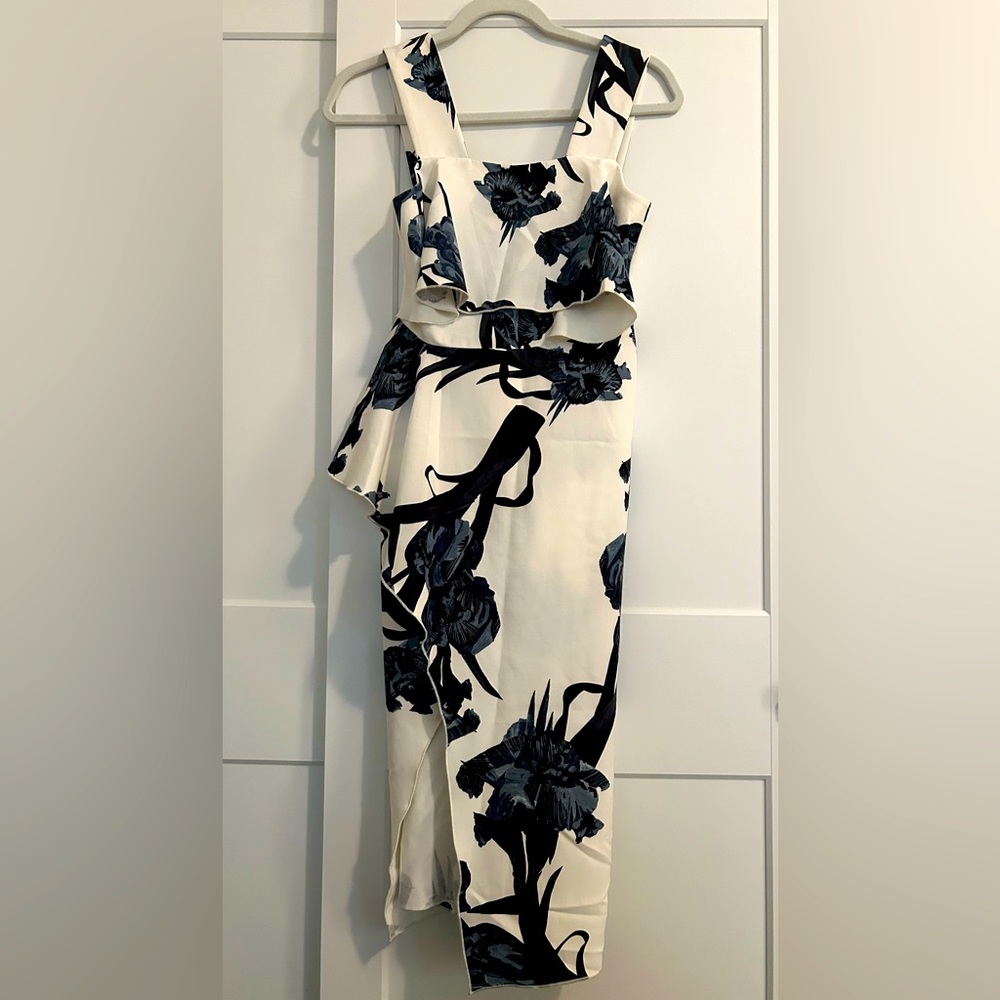 TOP SHOP DRESS floral  pre loved size 2